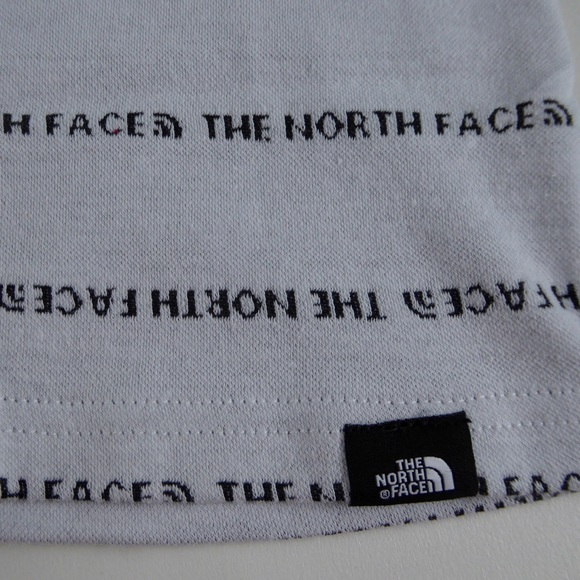 The North Face Allover Logo Print T-Shirt TNF NWT - Picture 2 of 6